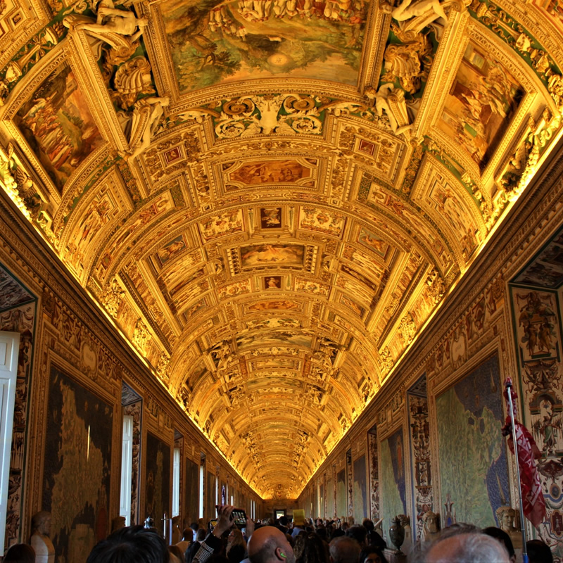 Intérieur de la Galerie des Cartes Géographiques des Musées du Vatican à Rome