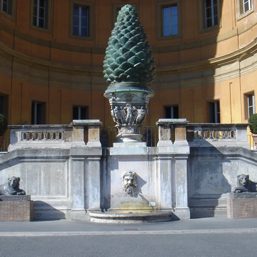 La Pigne dans la Cour de la Pigne aux Musées du Vatican à Rome