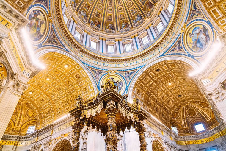 Intérieur des Musées du Vatican à Rome