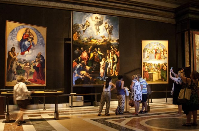 Interno della Pinacoteca Vaticana nei Musei Vaticani a Roma